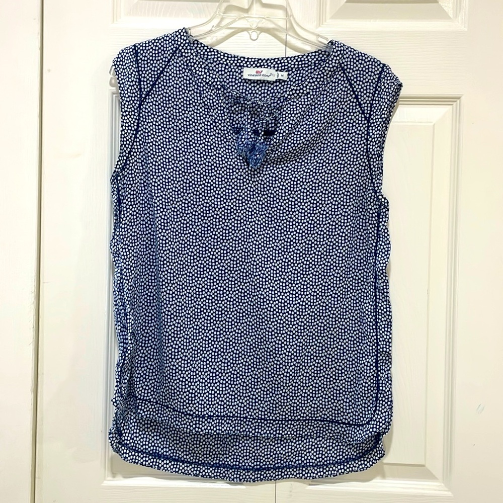 Vineyard Vines  Blue dot top with tie front